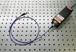 976nm保偏单模光纤耦合激光器(图1)