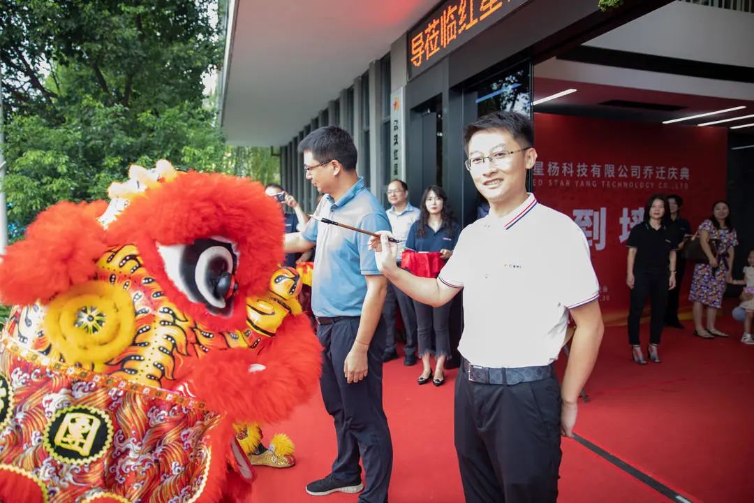红星杨科技舞狮点睛现场